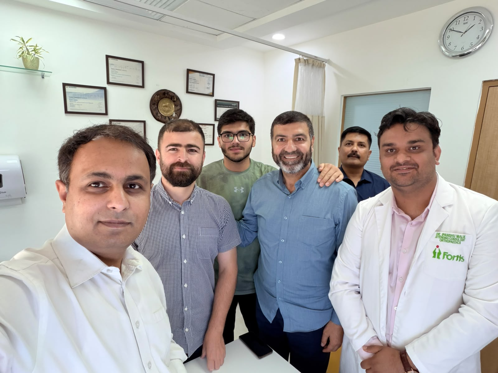 Robotic joint replacement patient journey and report review support
